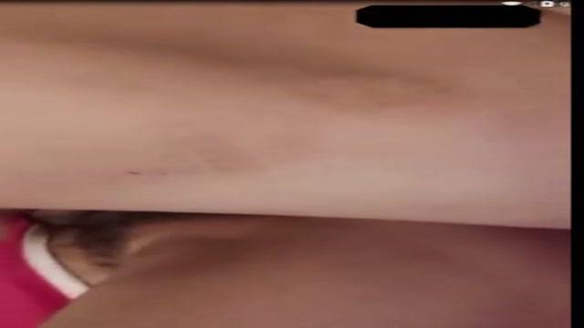 part 6嫩妹直播大玩3P 30分鐘 男閨蜜狂換姿勢18歲妹喊：跟鎚子一樣