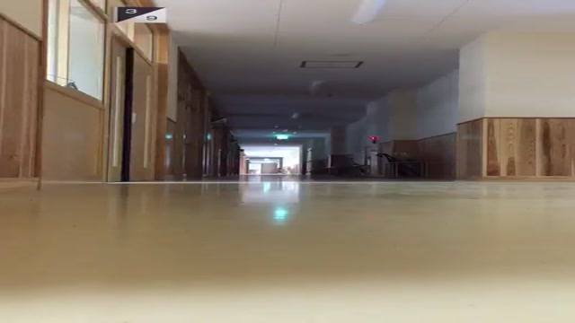 日本學生妹走廊大膽露出