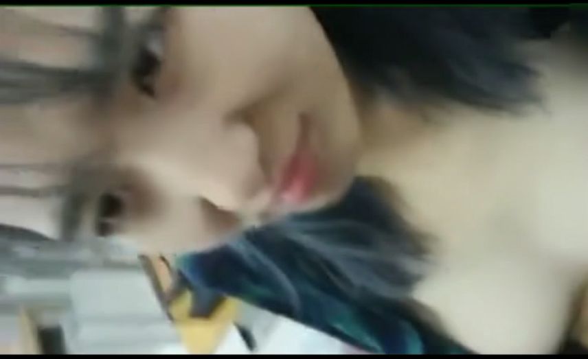 某收費平臺流出-顏值極高的大學美女和男友在教室書桌上啪啪