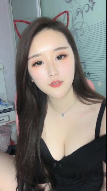 氣質不錯高顏值妹子自慰秀 逼逼抹上潤滑油跳蛋震動翹屁股玩椅子多翻了 很是誘惑喜歡不要錯過