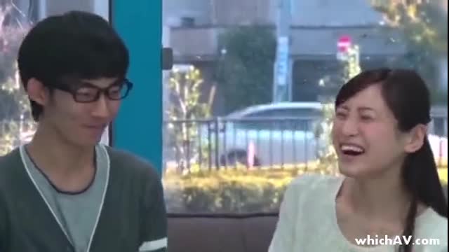 【18 】22歲的護士處女第一次是有點尷尬的