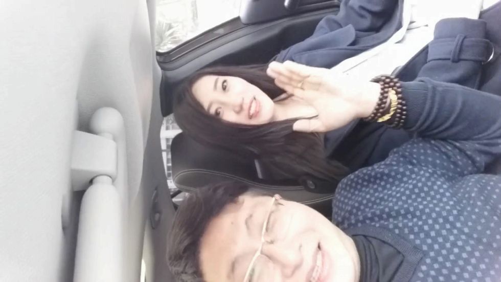香港變態攝影師高價網約性感漂亮的三線美女嫩模私拍啪啪捆綁式連拍帶操搞得美女吃不消掙扎要走強行幹完!