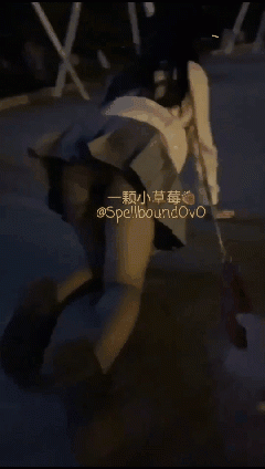 Twitter新晉露出蘿莉少女一顆小草莓，超市餐廳露奶，啪啪口交洗澡自拍