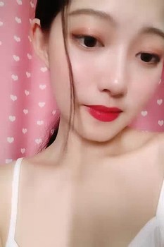 高顏值皮膚白皙紅唇妹子全裸張開雙腿現場直播跳蛋塞穴自慰
