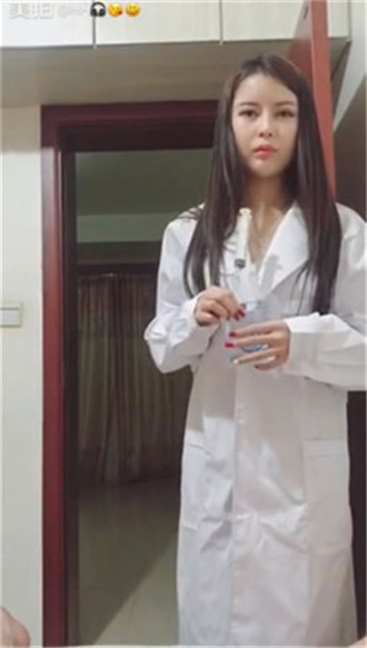 爆乳女神劇情演繹巨乳騷浪女護士給寂寞病人打針 受不了誘惑深喉口交無套爆操 淫語對白