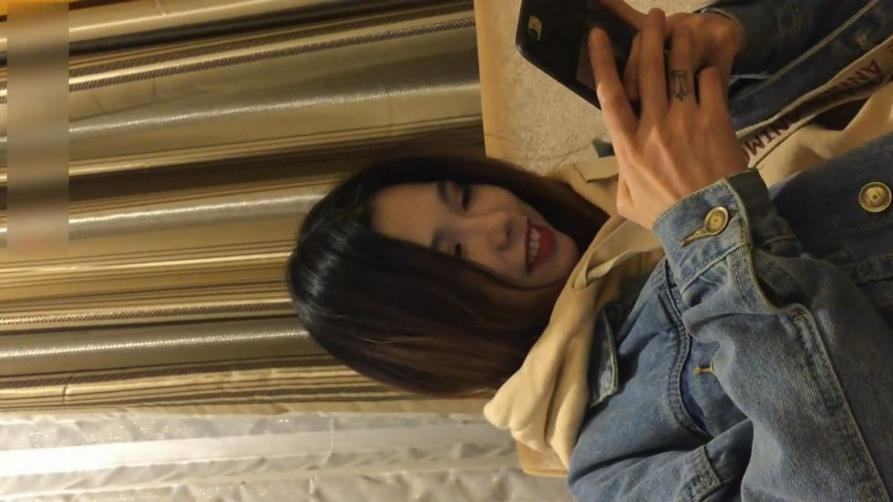 顏值氣質很不錯的性感美女和同城網友酒吧見面被男的灌醉帶到酒店各種超高難度啪啪,陰毛又黑又旺,超刺激!