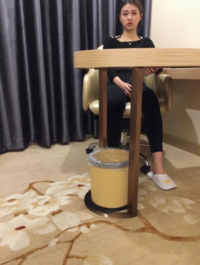 酒吧高顏值性感啤酒推銷妹經常光顧她生意混熟後下班約出來吃宵夜故意灌醉帶帶酒店啪啪