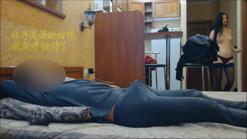 約操172CM膚白貌美超性感的外籍美女嫩模,外國女人真耐操把男的累的幹不動了自己還自慰