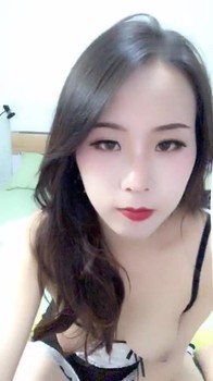 高顏值大紅唇妹子穿著情趣透視裝現場直播道具跳蛋震動逼逼自慰