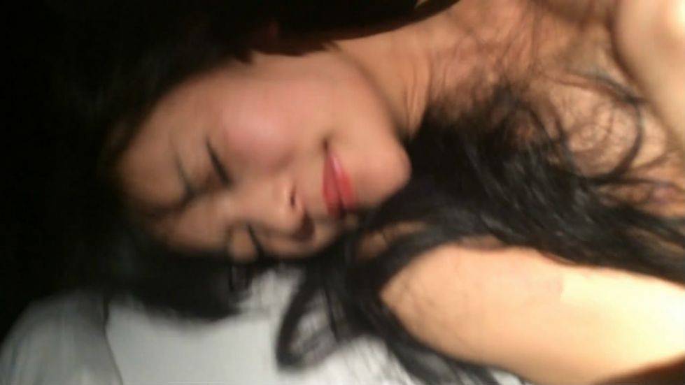 公司女神級性感美女秘書聚餐喝了點酒後藉口送她回去帶到酒店挑逗害羞不讓操借著酒勁半推半就幹了她!