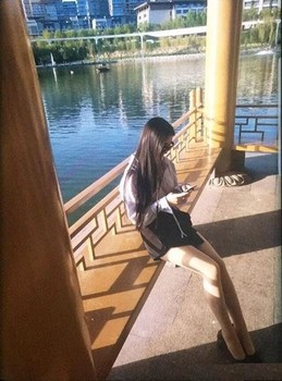 會計系時尚漂亮大學妹子和男友假期旅遊酒店開房激情啪啪 逼毛毛刮幹凈操的大汗淋漓