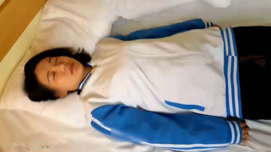 真實迷奸 昏迷高中妹 肆意柔穴 內射 濃密的黑森林 一個字純