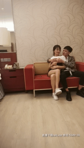 【泰然尋歡】平臺第一陽痿男又來直播酒店找週邊人氣爆棚舔胸摸逼今天終於硬起來了妹子漂亮身材好胸大