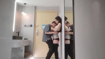 嫖妓達人哥星級酒店開房現場直播高價再約奶茶店眼鏡E奶妹子啪啪