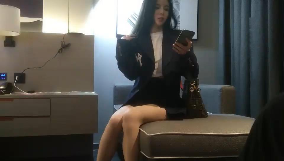 杭州直播偷拍約啪高顏值平面模特小網紅!曼妙身材光滑美腿!
