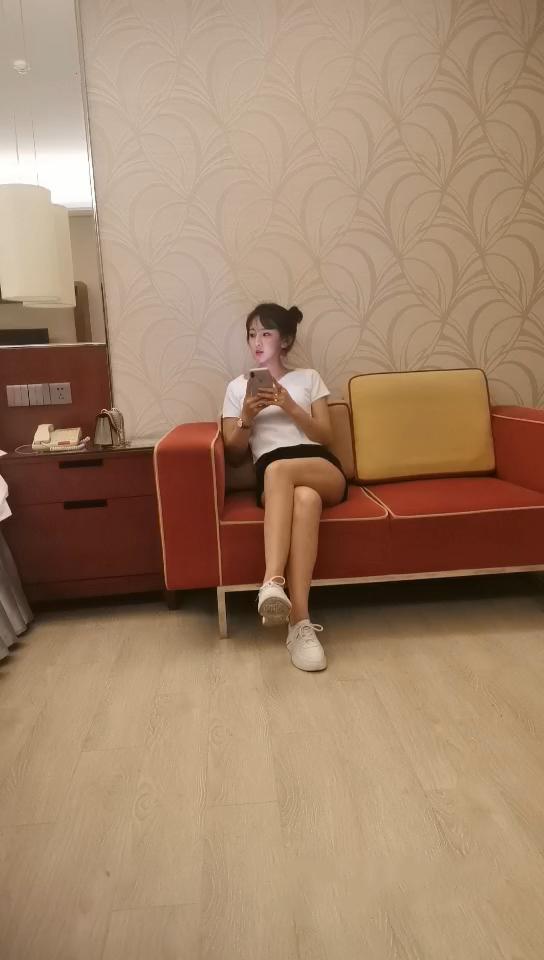 廣州直播偷拍約啪顏值不錯的前臺小姐姐! 過程鬥智鬥勇!