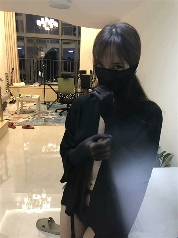 最新『優衣庫』情侶性愛完整版私拍外流 絲足啪啪 試衣間偷操 戶外跪舔 完美露臉 高清私拍187P
