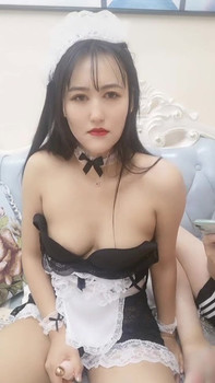 高顏值騷氣十足美少婦穿著情趣女僕裝居家現場直播雙人啪啪大秀