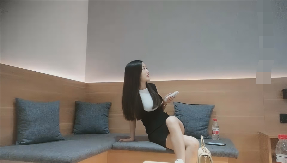AI高清畫質2K修復午夜尋花午夜尋花約了個黑裙苗條妹子沙發舌吻扣逼調情口交舔弄上位騎乘抽插呻吟嬌喘。