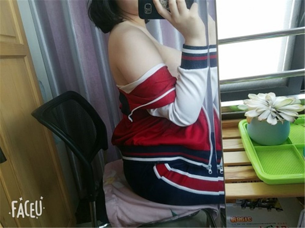 【網曝門事件】河南實驗高中眼鏡學妹大尺度性愛私拍流出 穿著紅色校服激烈啪啪 高清私拍66P 高清720P最全版。