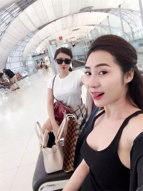 康先生酒店約炮95年越南漂亮性感豪乳妹子Aimee 正面近景。
