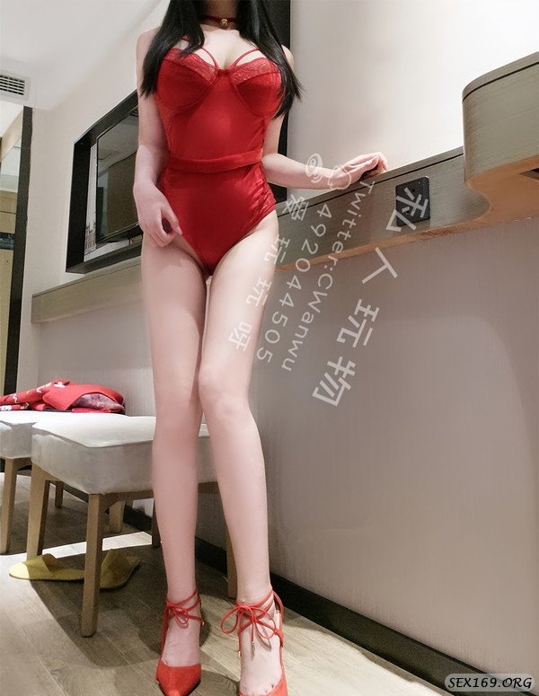 極品爆乳女神『私人玩物』紅色誘惑 爆乳長腿 粉嫩大奶包白虎美穴誘惑附17P [299MMP4]