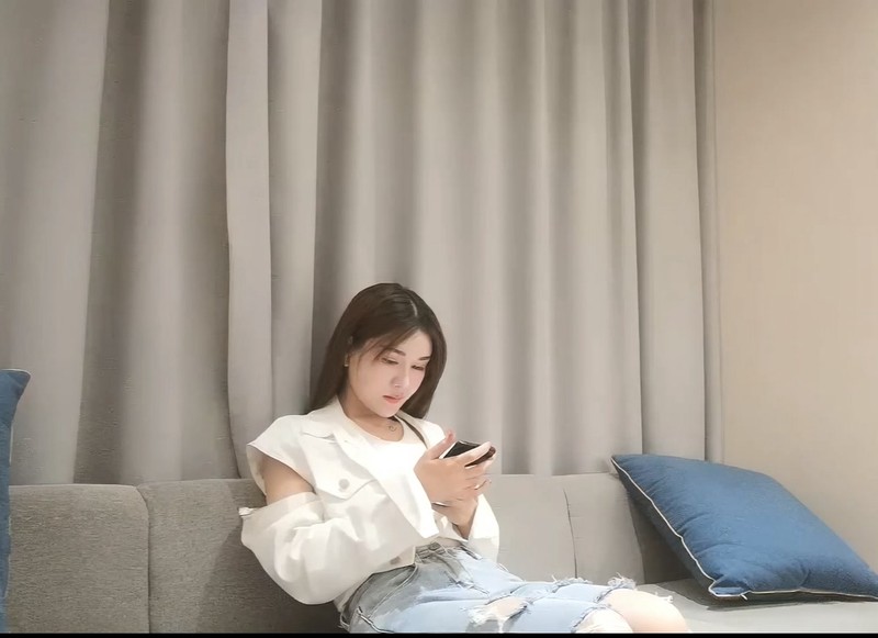 AI高清2K修復-小寶尋花約了個極品顏值白衣美乳妹子,舔弄抽插猛操上位騎乘呻吟。