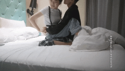 微信專約00後學妹,【91約妹達人】清純粉嫩小美女被連干兩炮,泡良大神套路滿滿,撩女技能滿分。