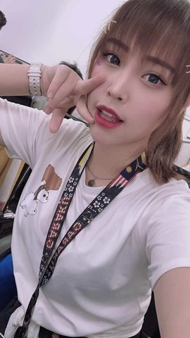 可愛較小妹子的深喉口交好舒服所以我也用大肉幫幹得她腳開開 by adidas。