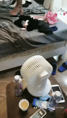 國產群P自拍精品主播,4男1女玩性遊戲大轉盤,拔毛,舔奶。