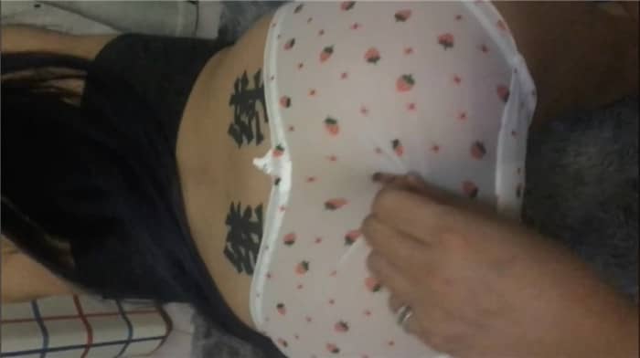 最近給一個高中錯學的學妹換了2000元網貸答應讓我幹她五次妹子下面又緊又多水