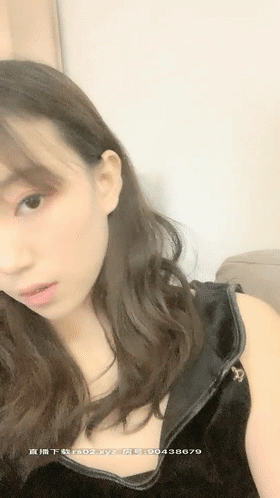 【F8俱樂部】本科在讀大學生，500一次1500包夜，被直播間網友罵哭直接開了一分鐘22塊的計時房，細腰蜜桃臀粉嫩