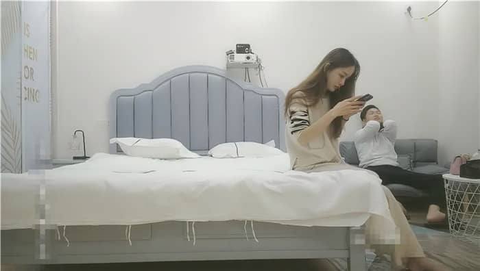 老表尋歡記酒店約操神似吳宣儀的小姐姐苗條溫柔甜美型情趣薄紗誘惑力十足瘋狂啪啪抱起來插得激情如火
