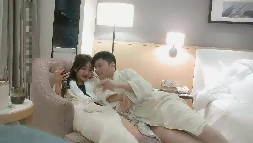 探花郎李尋歡聲音嗲嗲高顏值妹子第二場性感黑絲沙發上摸逼口交扭動誘惑騎坐猛操