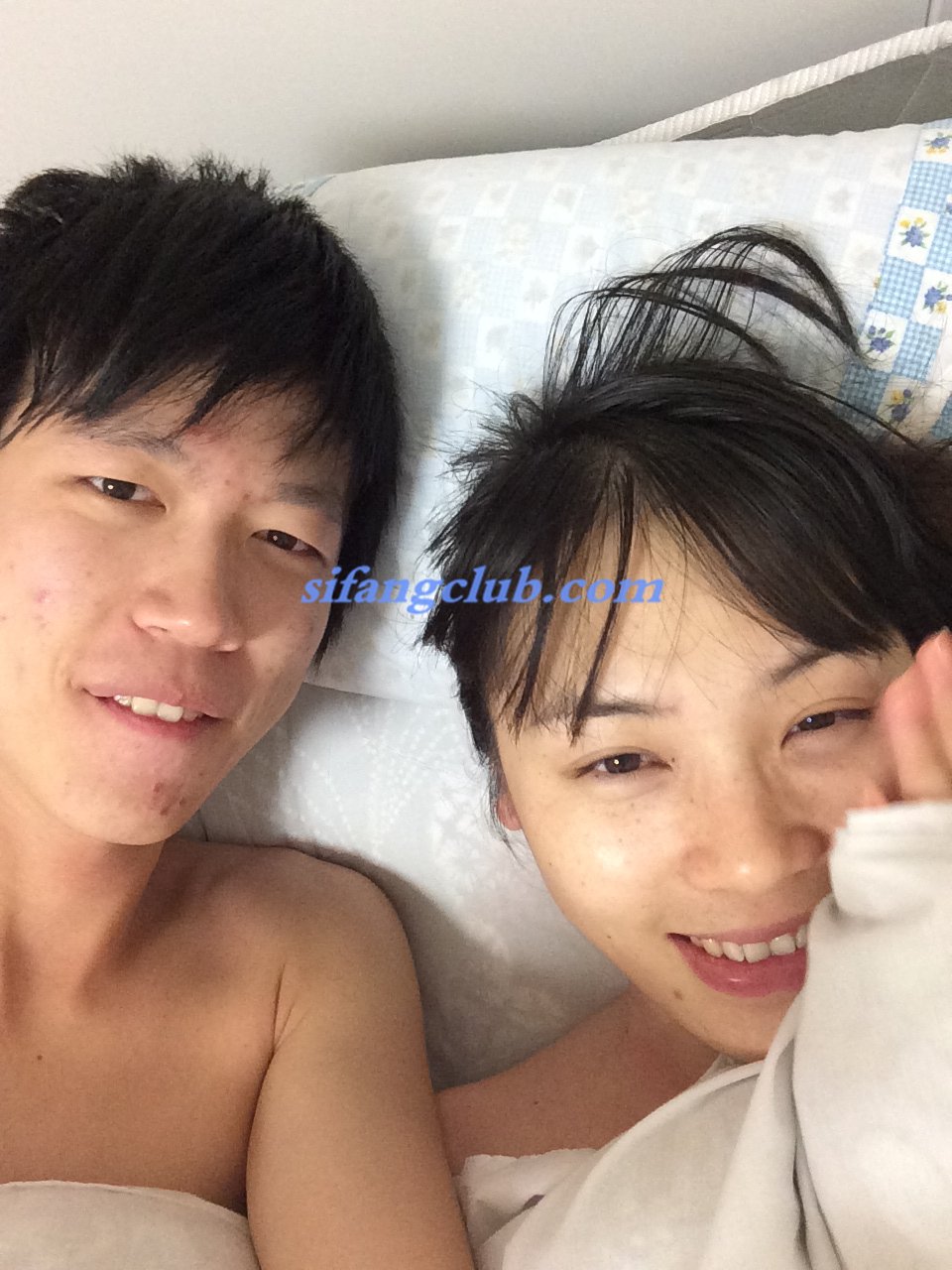 百度雲洩密系列男友內射後喜歡讓女友擠出來進行拍攝