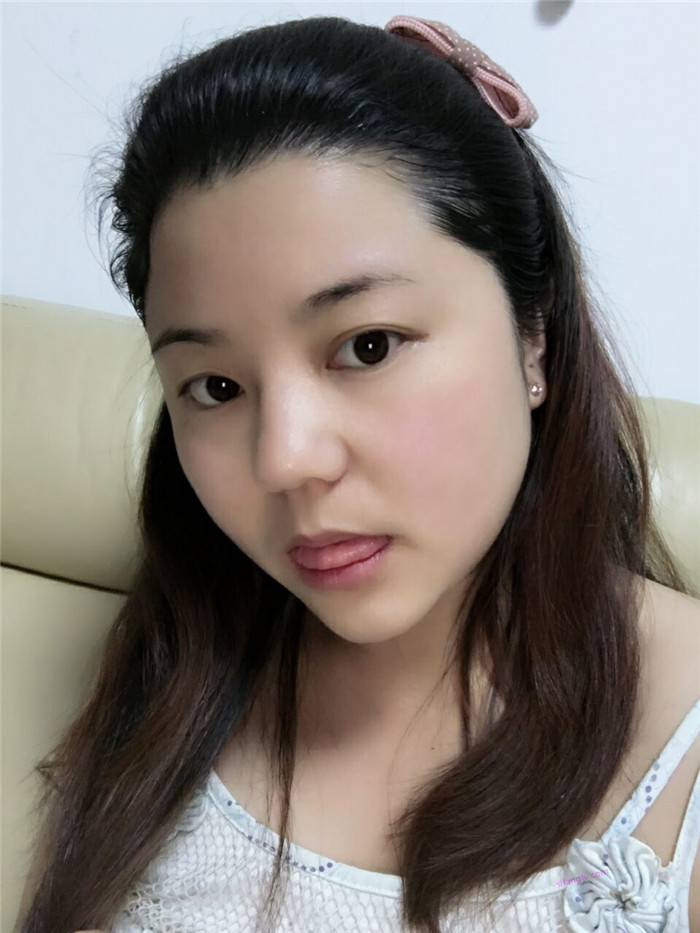 綠帽男與多男分享老婆-啪啪一旁拍攝-完美露臉