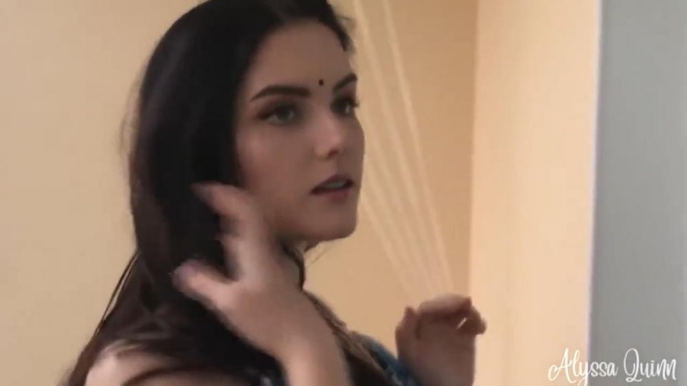 印度混血美女 波大皮膚白 阿三哥的母狗 主動鑽被窩吃屌求艹