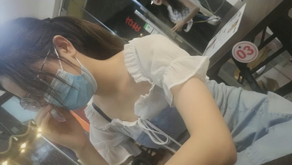 師範學院大四學生妹，逛街吃飯看電影，哄開心了激情啪啪少不了