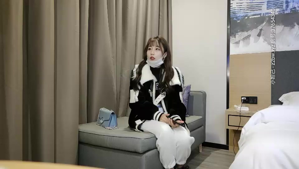 步賓探花今晚約了個服務不錯高顏值氣質美女啪啪，摸逼近距離特寫口交沙發上騎坐猛操