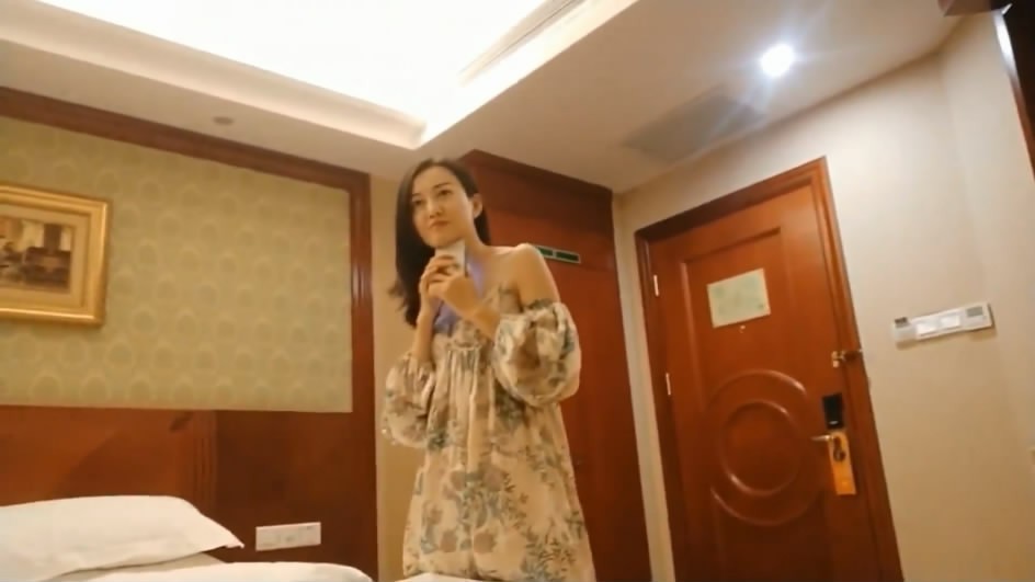 土豪王先生出差酒店應召一位剛做不久北方高顏值氣質美女佳麗溫柔善談搞了2炮