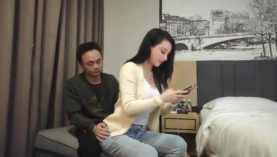 步賓探花第二場約了個牛仔褲性感大奶妹子啪啪，穿上連體絲襪后入騎坐