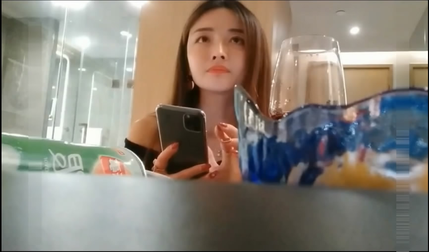精神小胖酒店高端約炮極品週邊女模黑絲高跟身材一流放歌曲搞點浪漫氣氛床上乾到床下呻吟聲銷魂