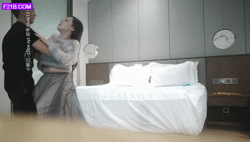 【利哥探花】良家范，氣質美人妻，戴眼鏡跟老師一樣，超清4K設備偷拍，角度專業各種插入細節