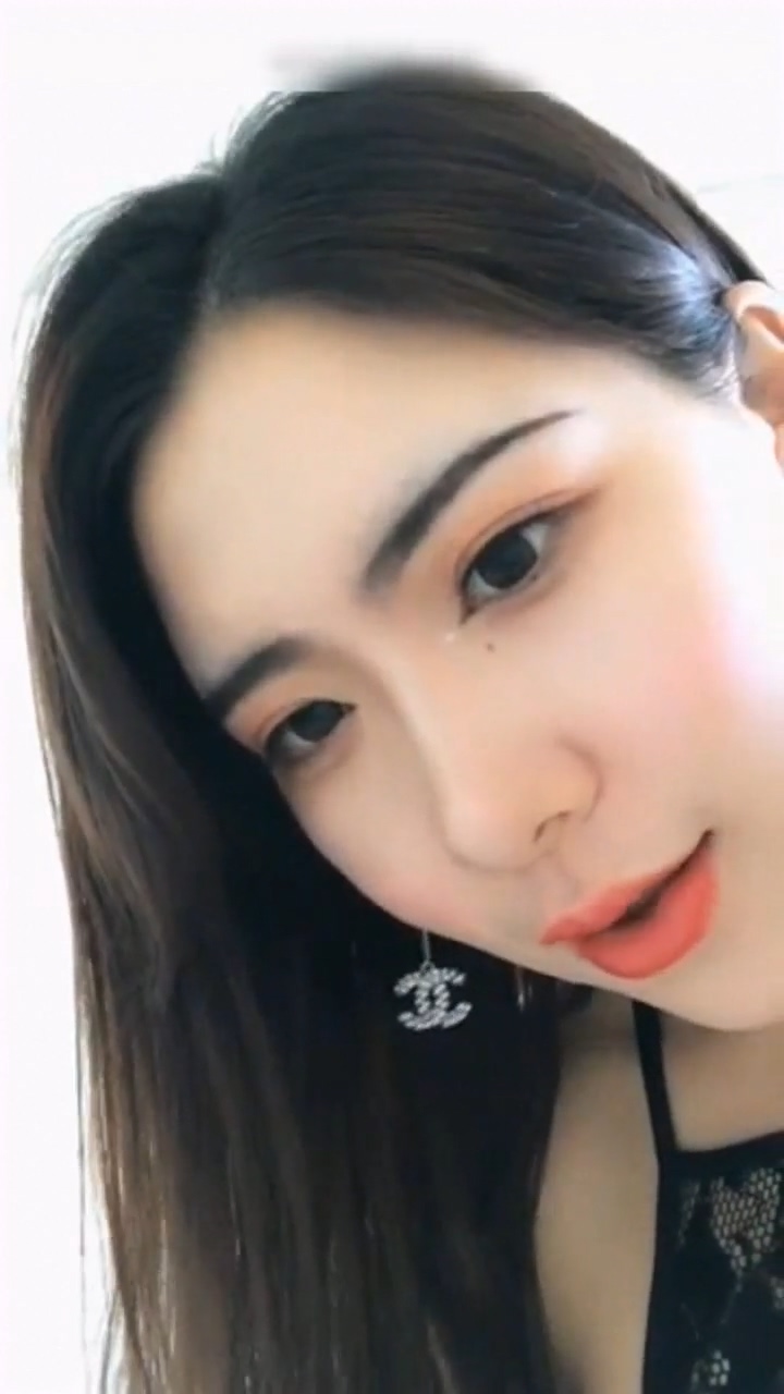 黑絲大奶子妹妹插逼自慰[MP4/1800MB]