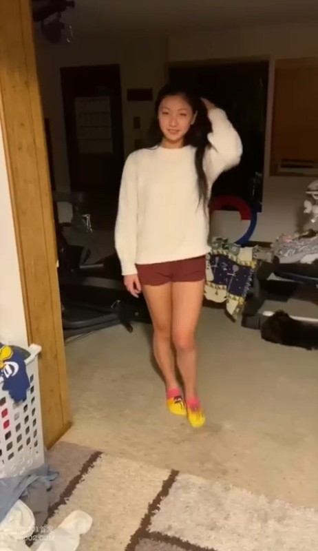 高顏值苗條嫩妹剛出國就被洋人大雞巴征服-每天主動吃雞巴求操【浮浮水印】