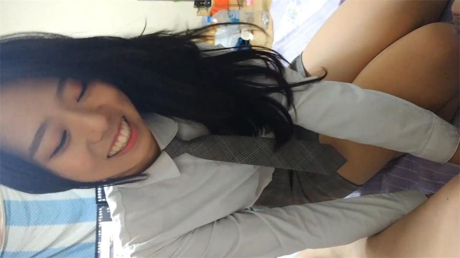 清純學妹高中禮服小領帶絲襪 下課出租屋找歐巴學長吃香腸 給小穴止癢 內射完精華舔净 高清720P版