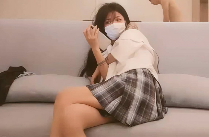 cos制服蘿莉 大叔最愛 長得好可愛又有點暗黑的感覺 身材還太棒了 雖然長得瘦 但前凸后翹 特別是奶子奶型很好看 手感好