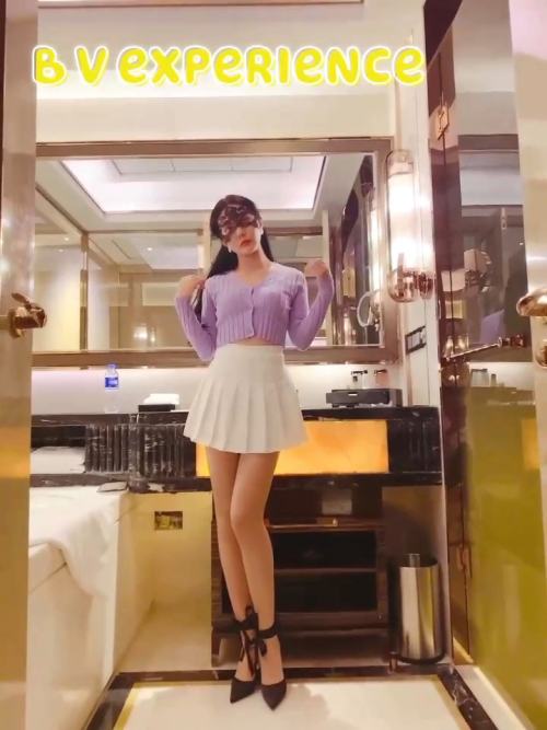 絕美推特高顏值逆天長腿女神▌Vivian ▌定製款清純白色JK淫蕩痴女越好看的女人越騷 絲襪塞穴裡表情超享受