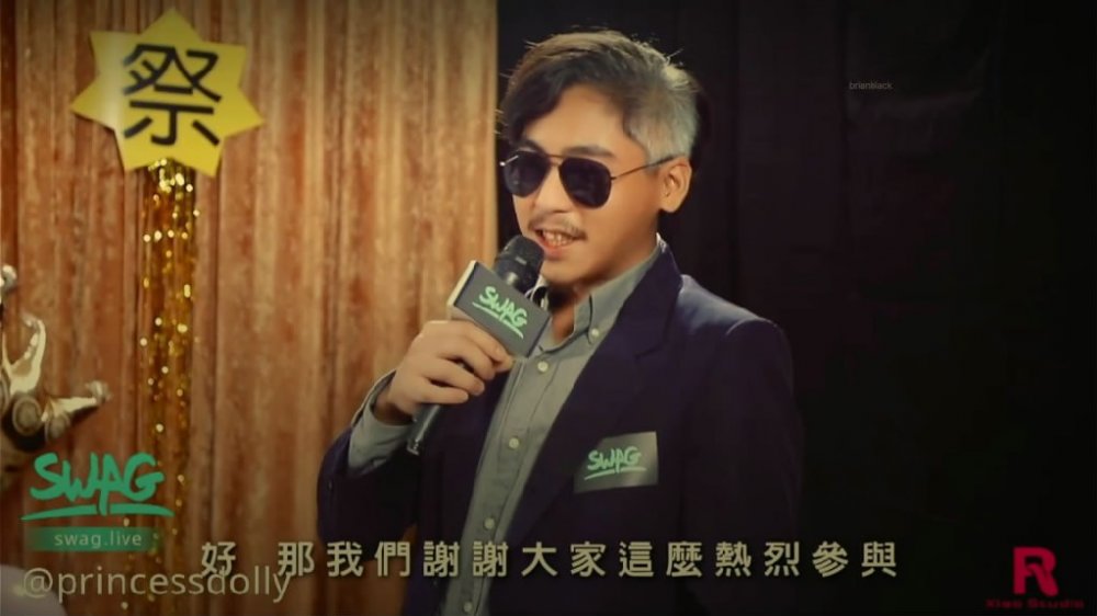 大型國產劇情A片【娃娃感謝祭攝影見面會】面對很多鏡頭被各種高難度體位內射