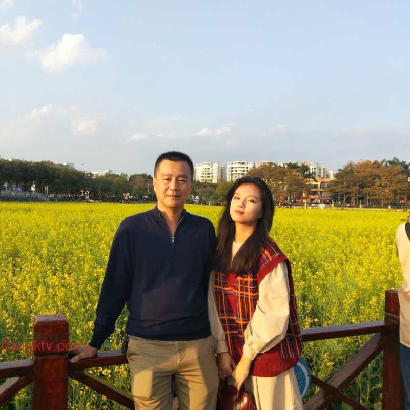 高顏值漂亮女友和男朋友的恩愛史，撒嬌，做愛時的矜持記錄，'唔，輕點'，獨自一人時自慰